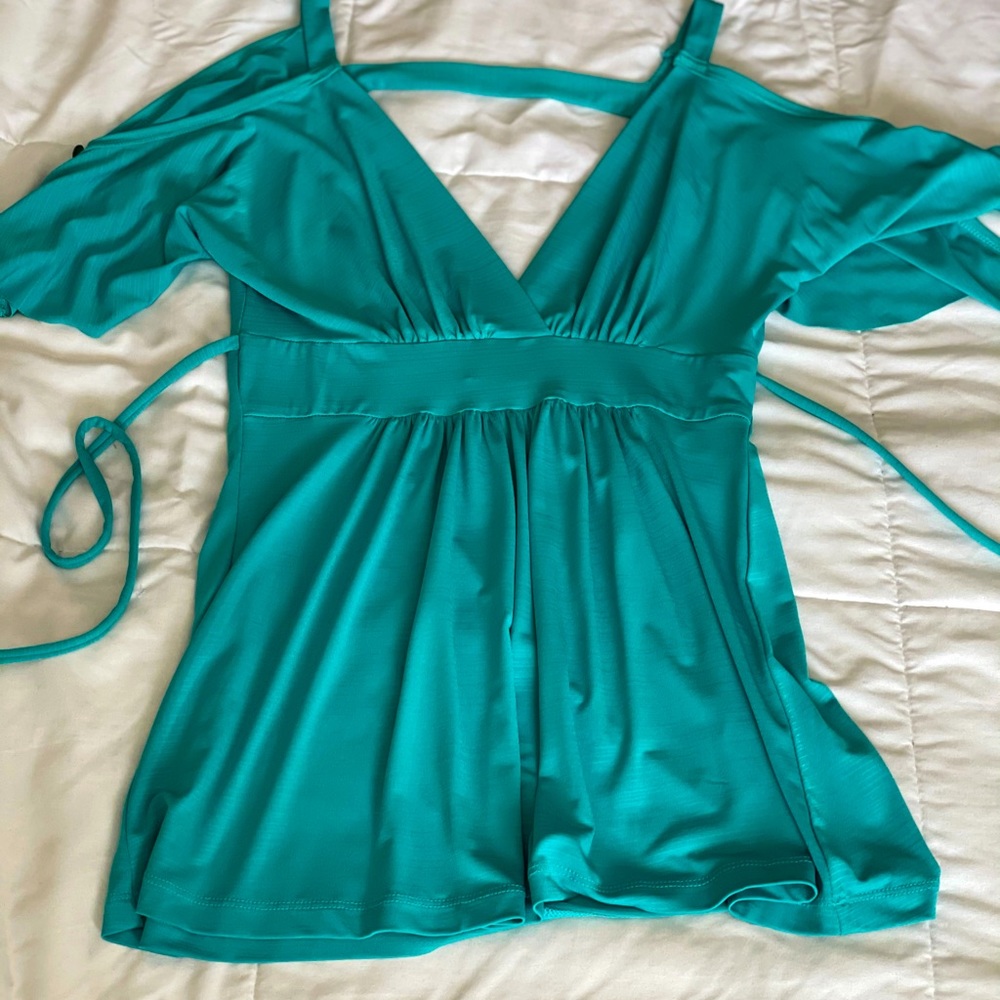 Xoxo cold shoulder turquoise top size m